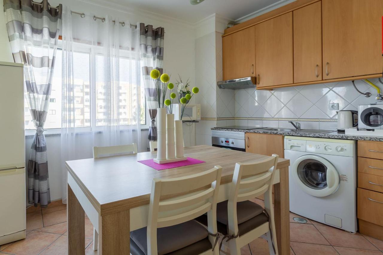 Light & Comfy Apartment W/ Pool & Balcony By Lovelystay Portimao Luaran gambar